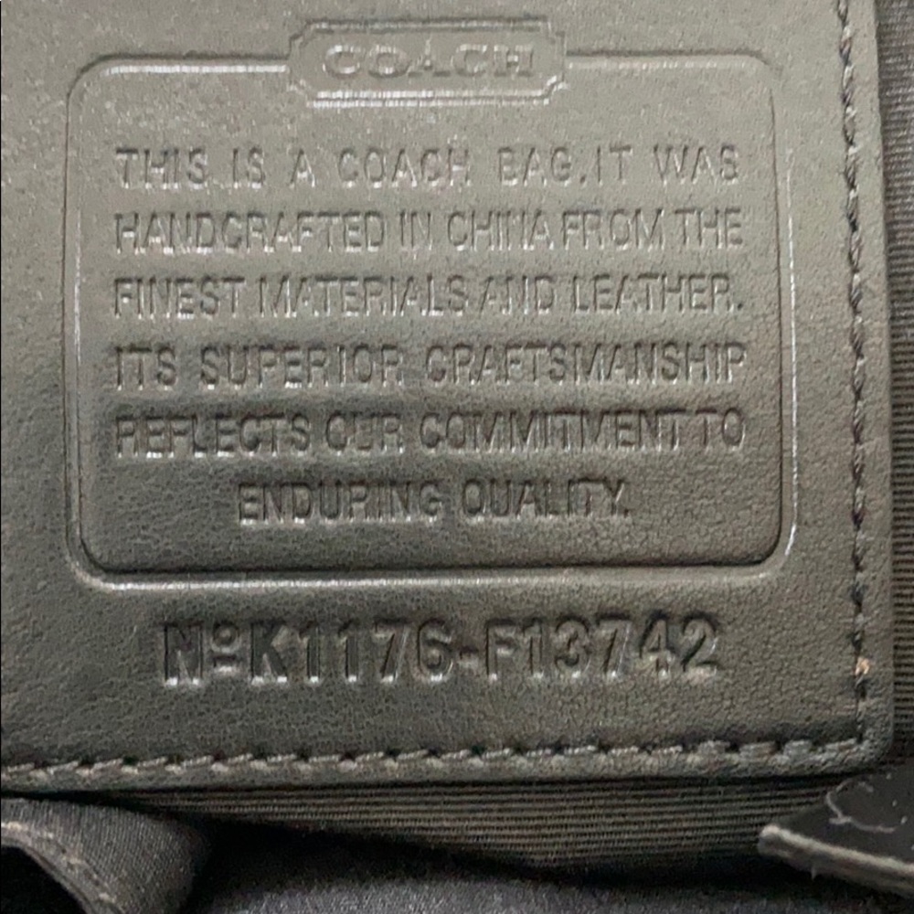 Coach classic black handbag - Picture 6 of 11